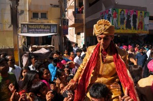 Pan mlody w uniesieniu, potem ekipa schowala sie w knajpie