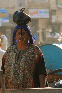 Pani z ozdobka w nosie 1